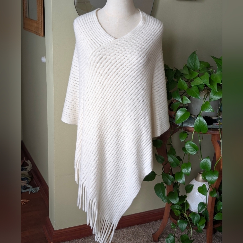 Time & Tru Women's Size L/XL Cream Knit Sweater Poncho